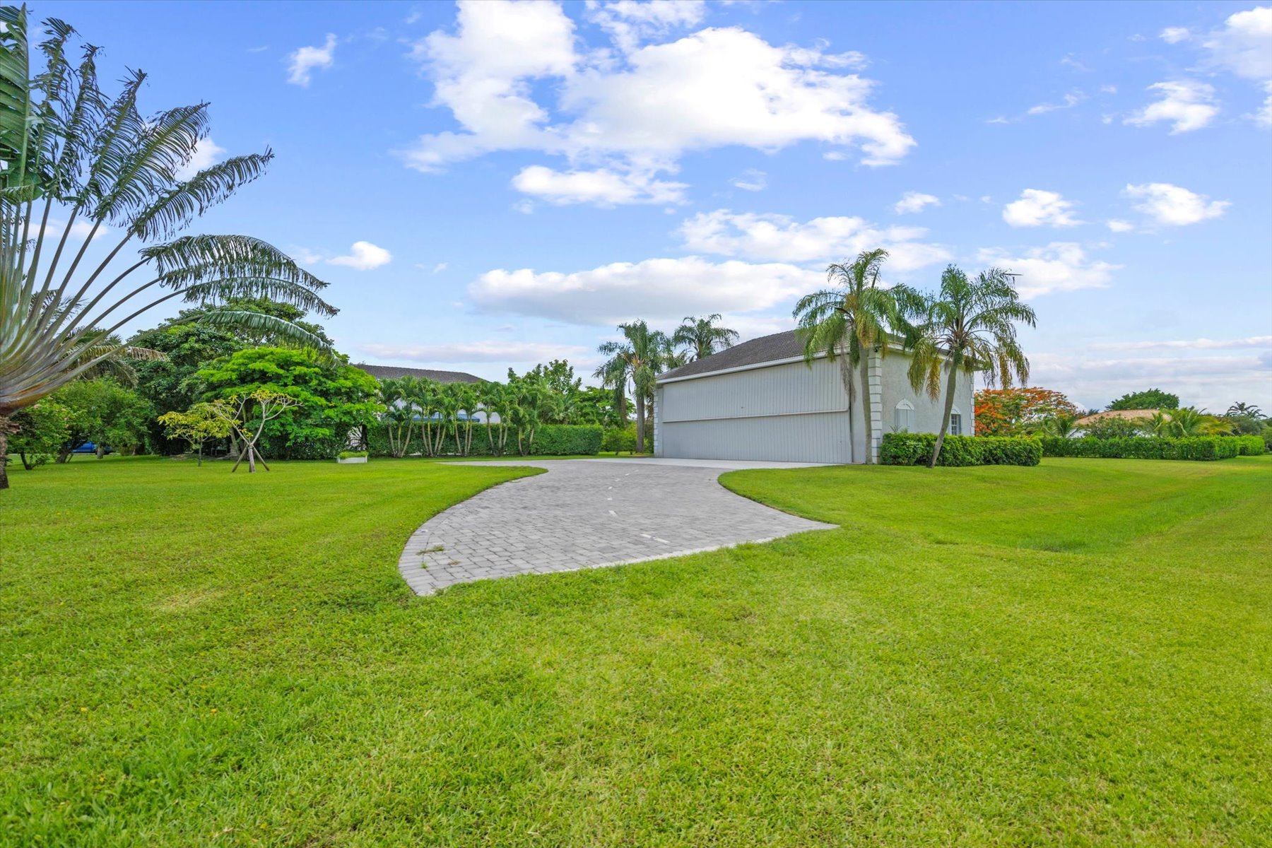 2900 Greenbriar Blvd