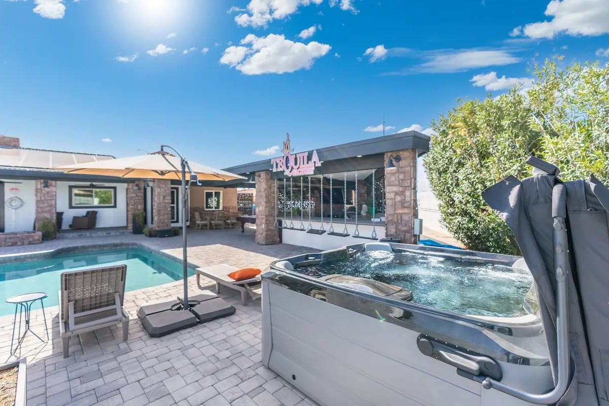 Phoenix Luxury! Pickleball | Free Heated Pool | Hot Tub