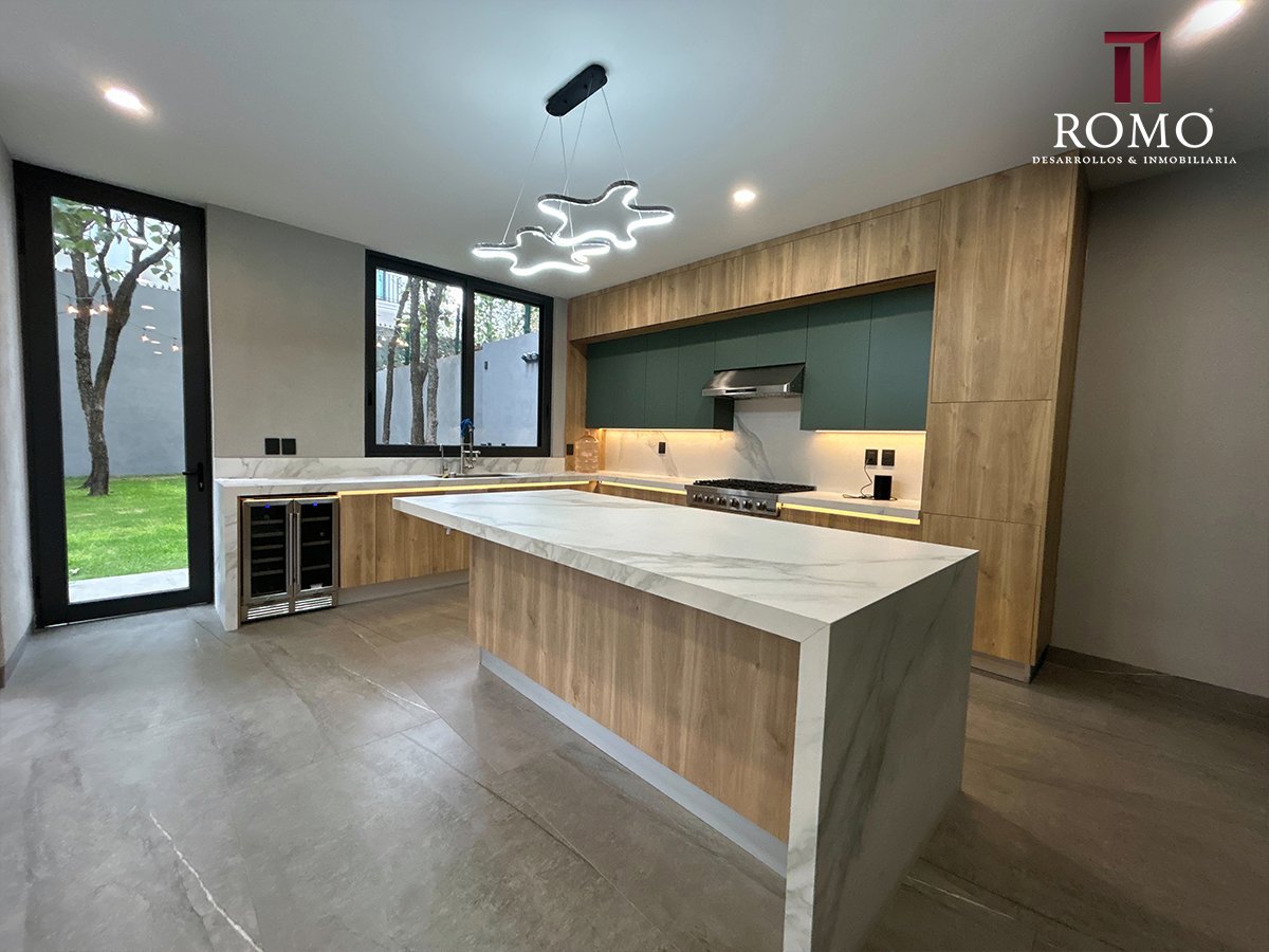 CASA CARRILLO EN VENTA EN BUGAMBILIAS $23'400,000.00 MN