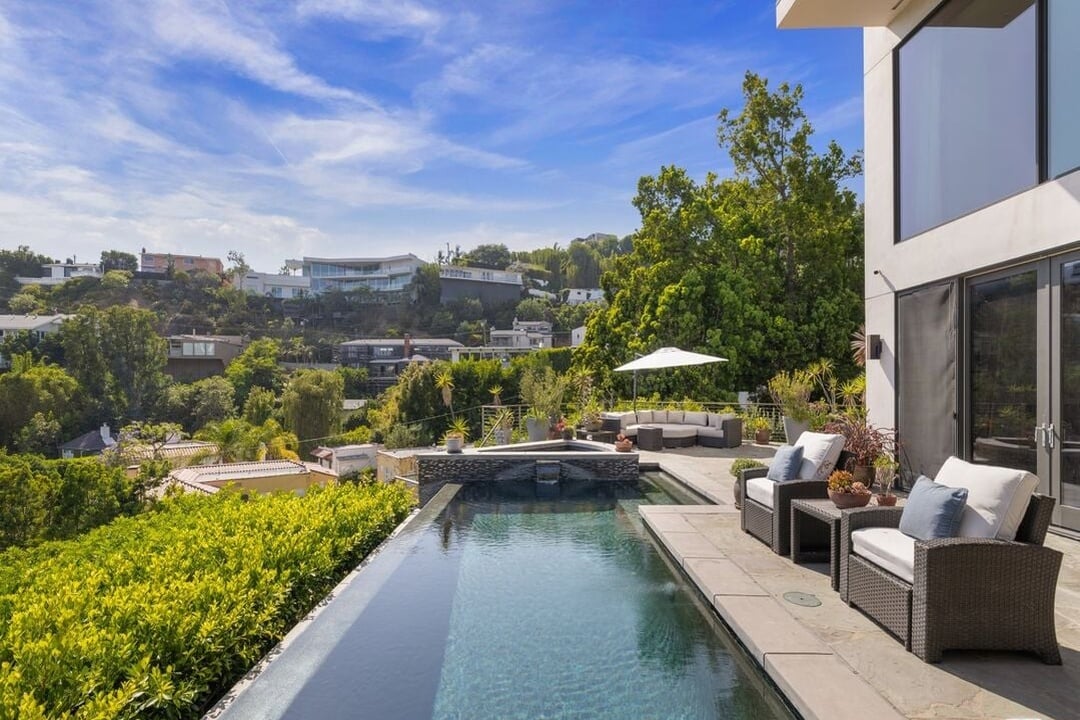 Aria Manor, Sunset Plaza Dr, 90069