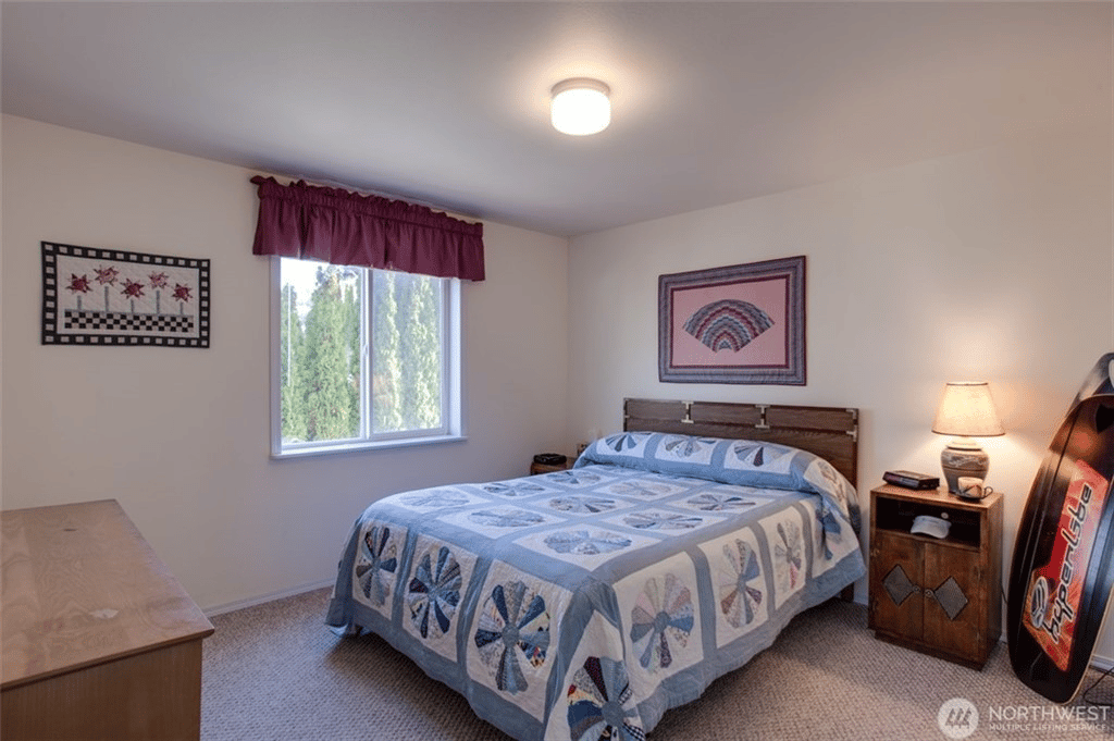 380 Beach Dr