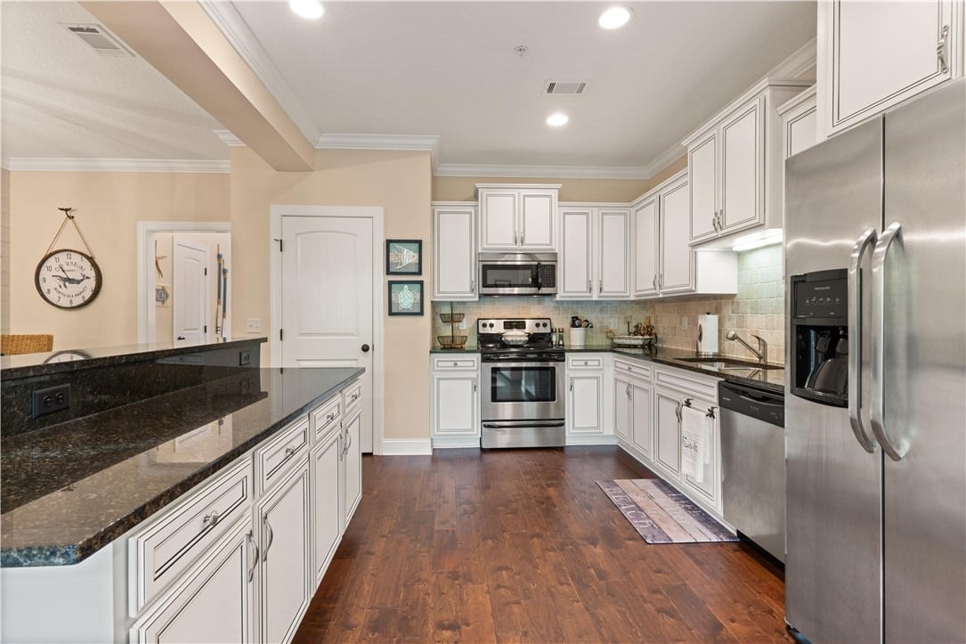 108 Reserve Ln