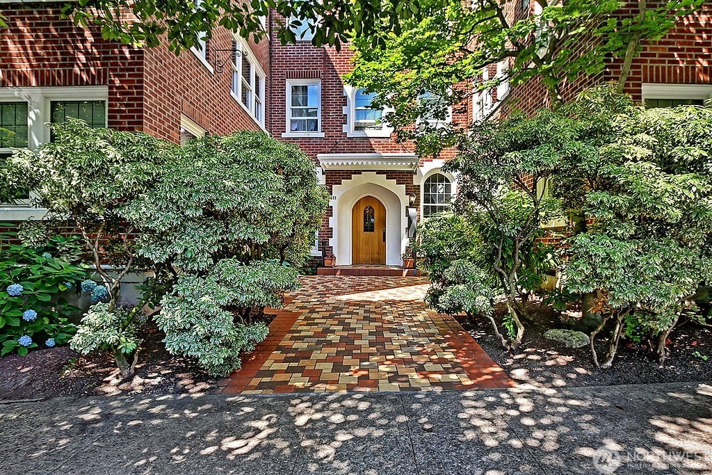 411 Boylston Avenue E #306