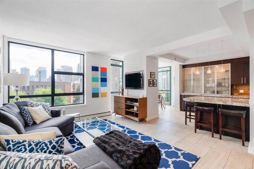 212 Davie St, #601