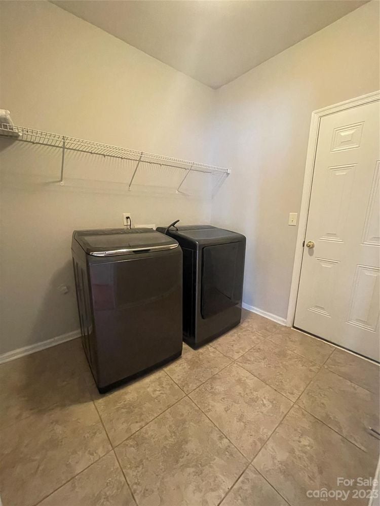 1208 Rockwell View Rd