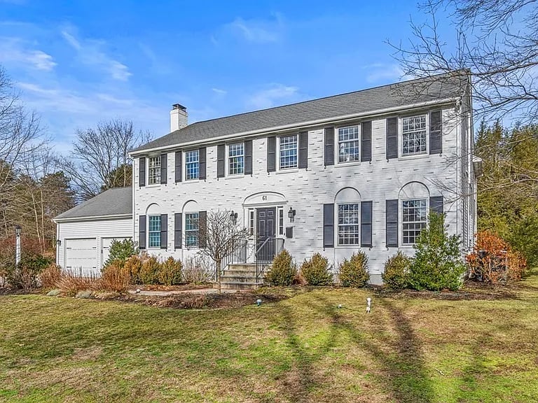 61 Eisenhower Cir