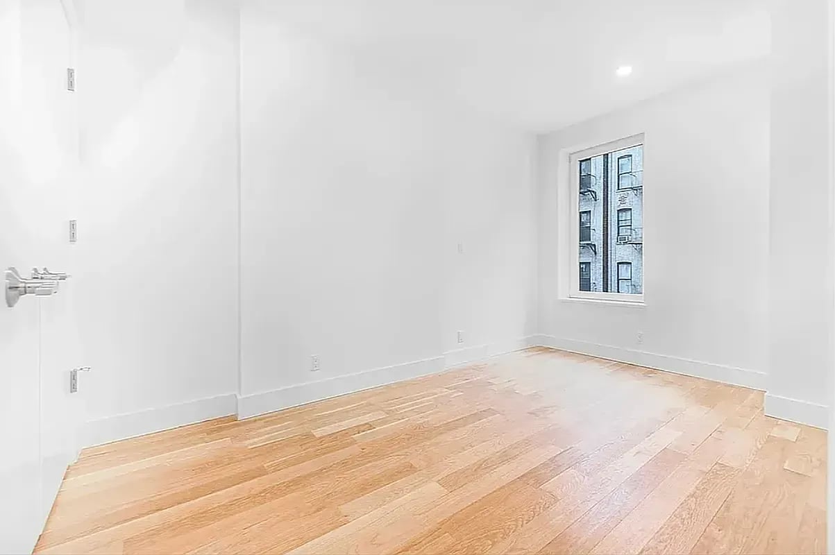 309 W 50th Street #4R