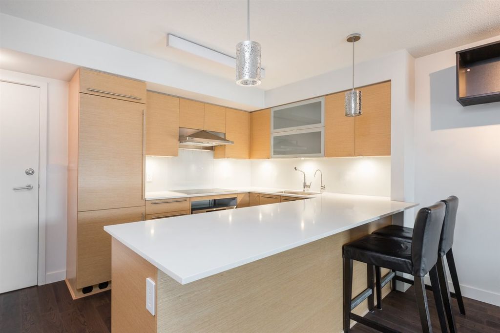 635 W 3rd Ave, #406
