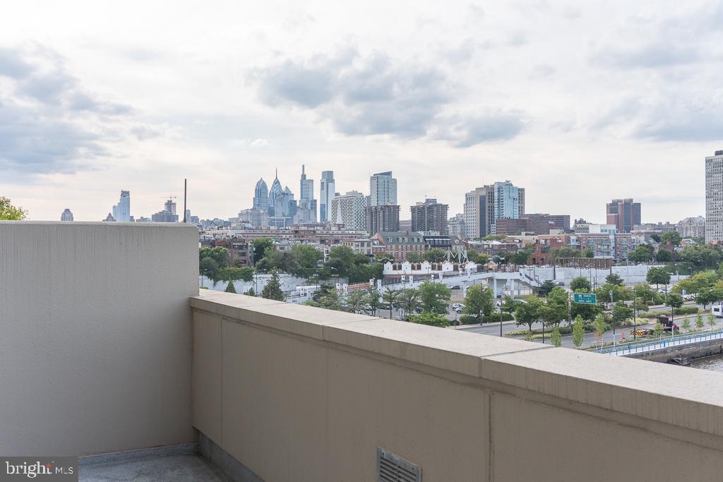 717 S Columbus Blvd #405
