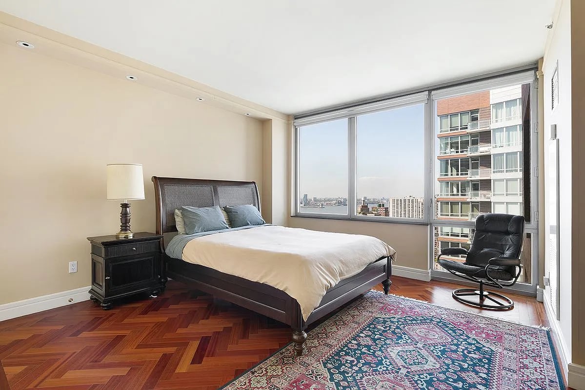 10 West St, #32C