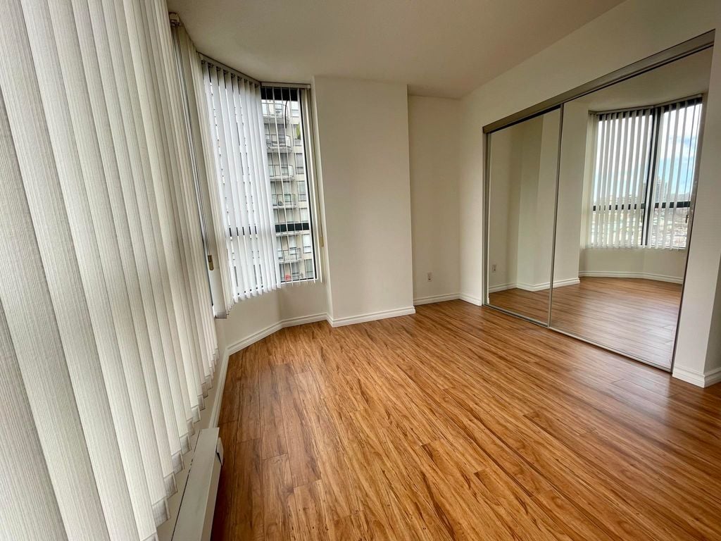 828 Agnes St, #605