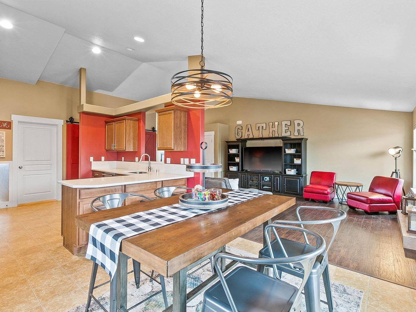 1518 W Carolina Way