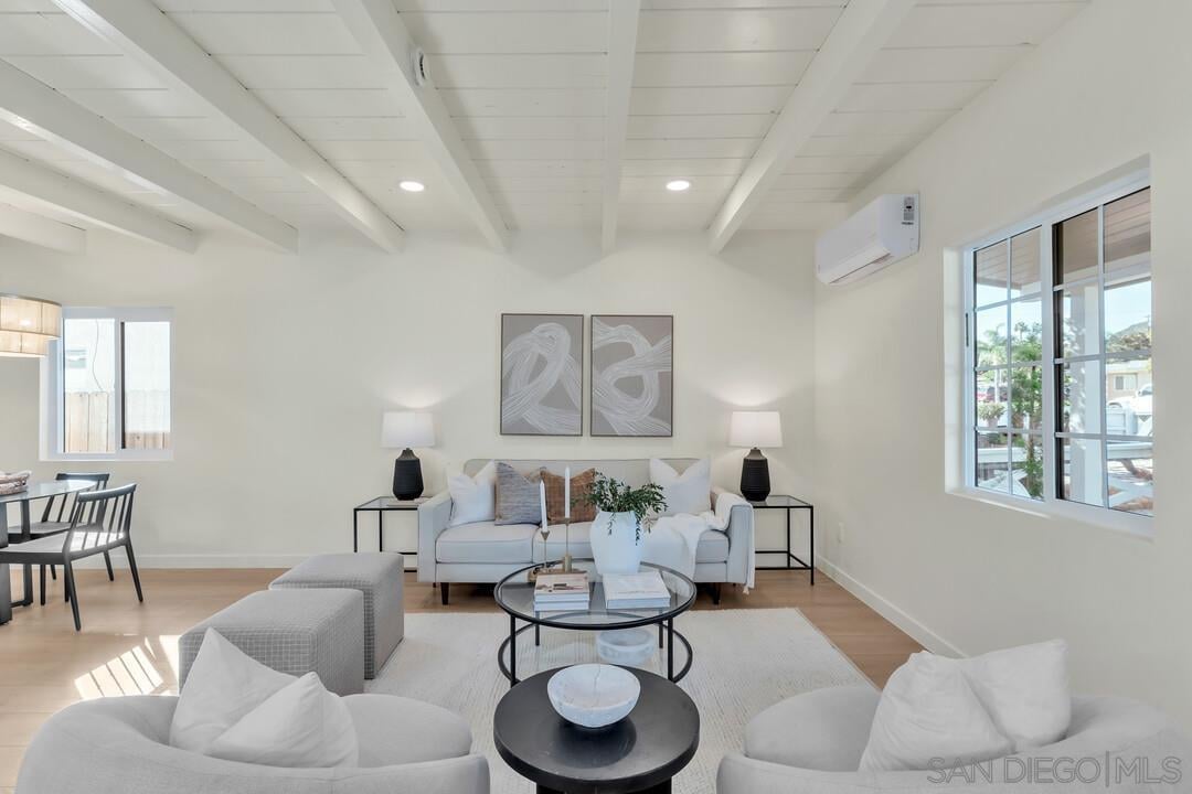 2275 Emerald St, San Diego, CA 92109