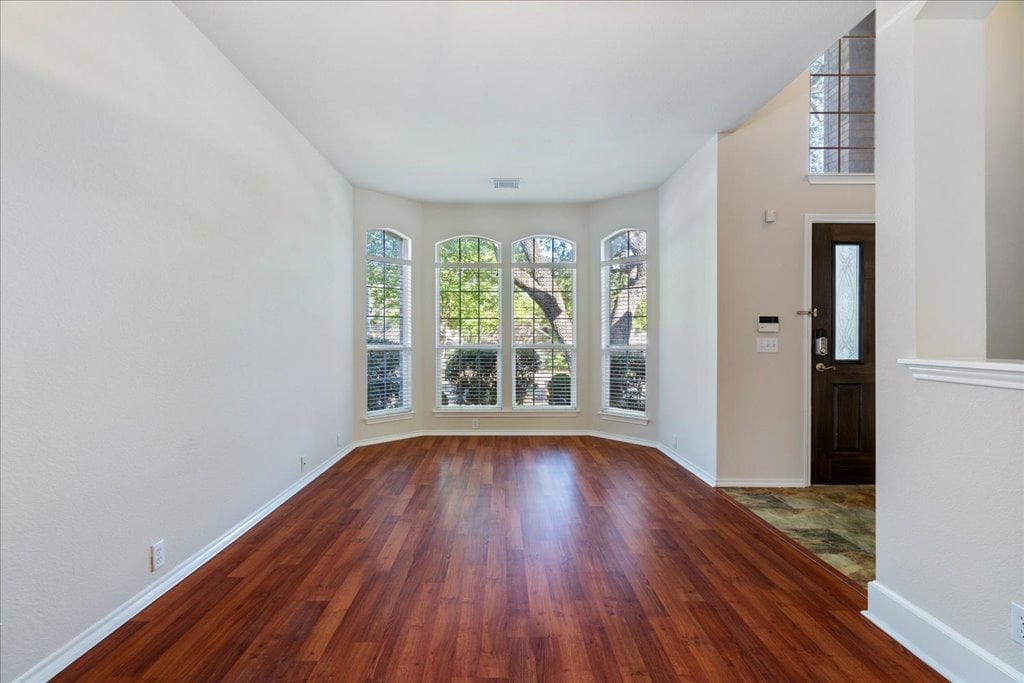 10937 Colonel Winn Loop