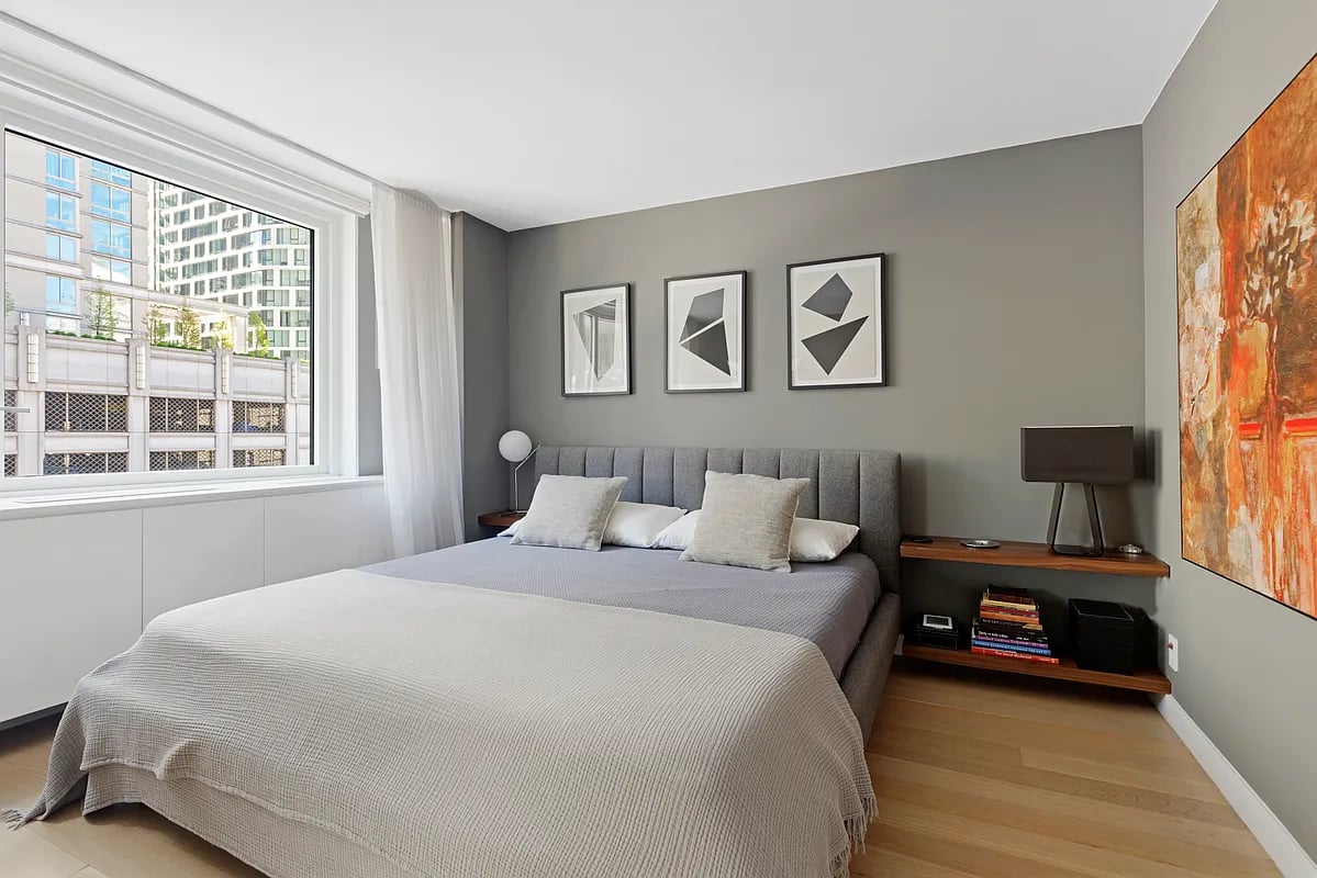301 West 53rd St, #4H