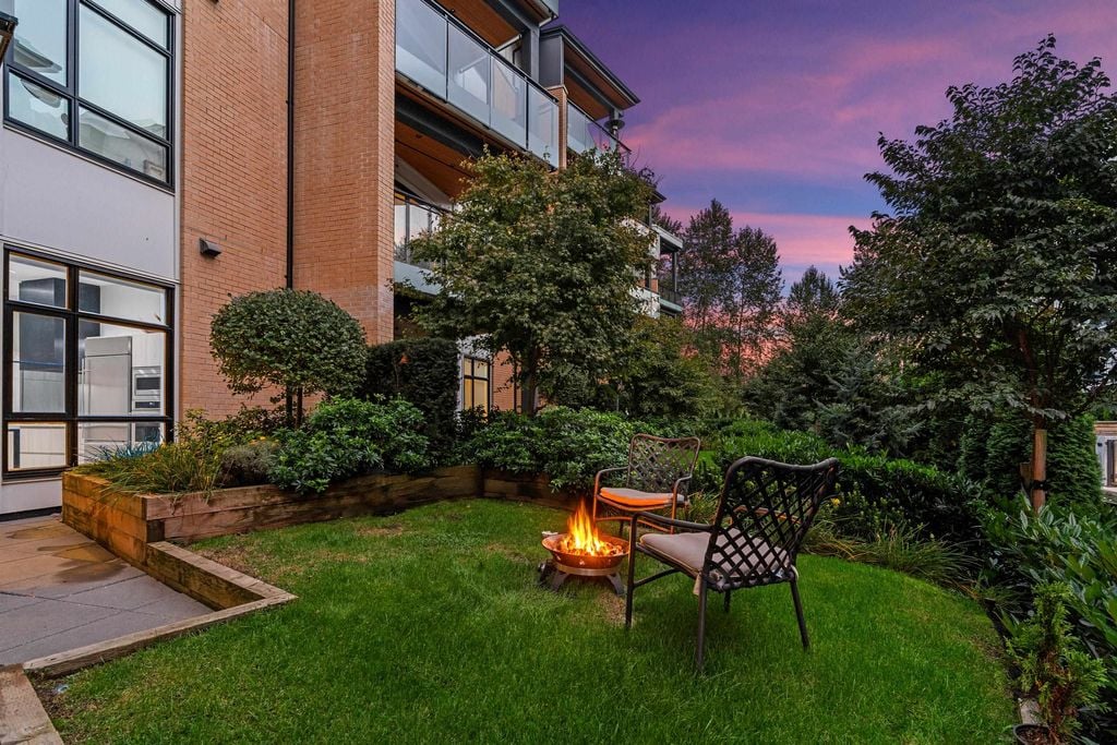 300 Salter St, #118