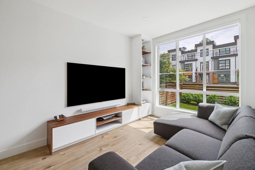 23183 136 Ave, #8