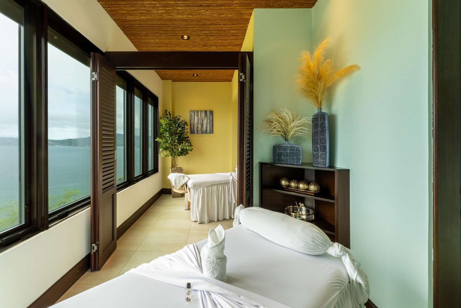 360 Splendor del Pacifico #305 | Oceanview Perfection – Just Steps from the Infinity Pool