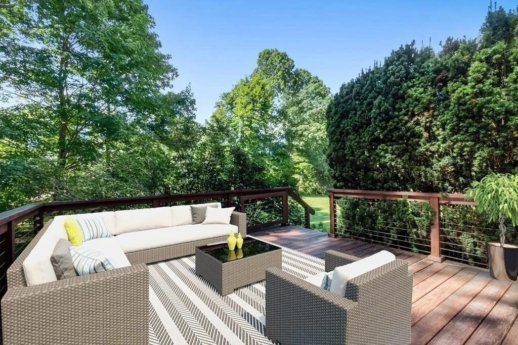 4 Great Meadow Rd