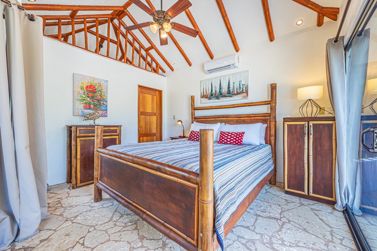 2.07 ACRES – 3 Bedroom Elegant Home With Guest Suite & Sweeping Ocean Views, Secluded & Nestled within Lush Jungle Surroundings!!!