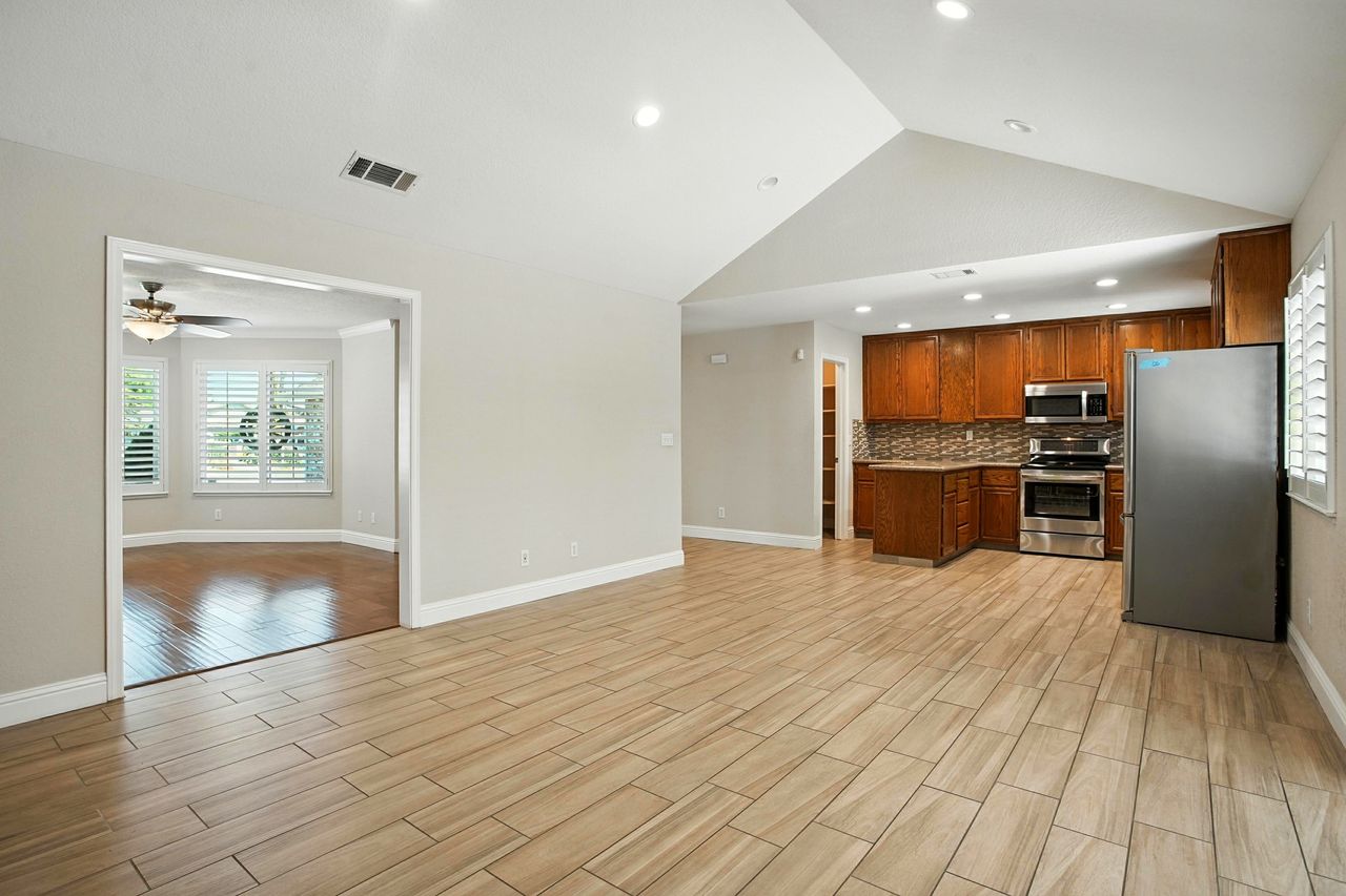 Great Custom Home in Galt! 