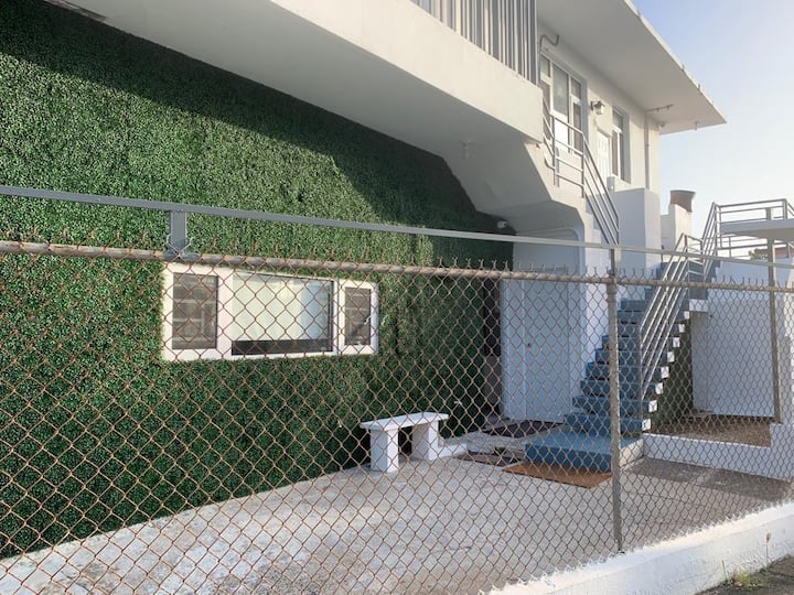 Beach House Apt 10 • 1BR + Sofa Bed • Full Kitchen - Airbnb