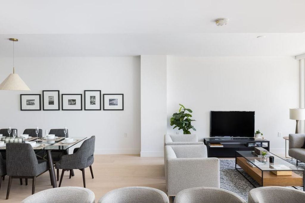 1327 Marine Dr, #304