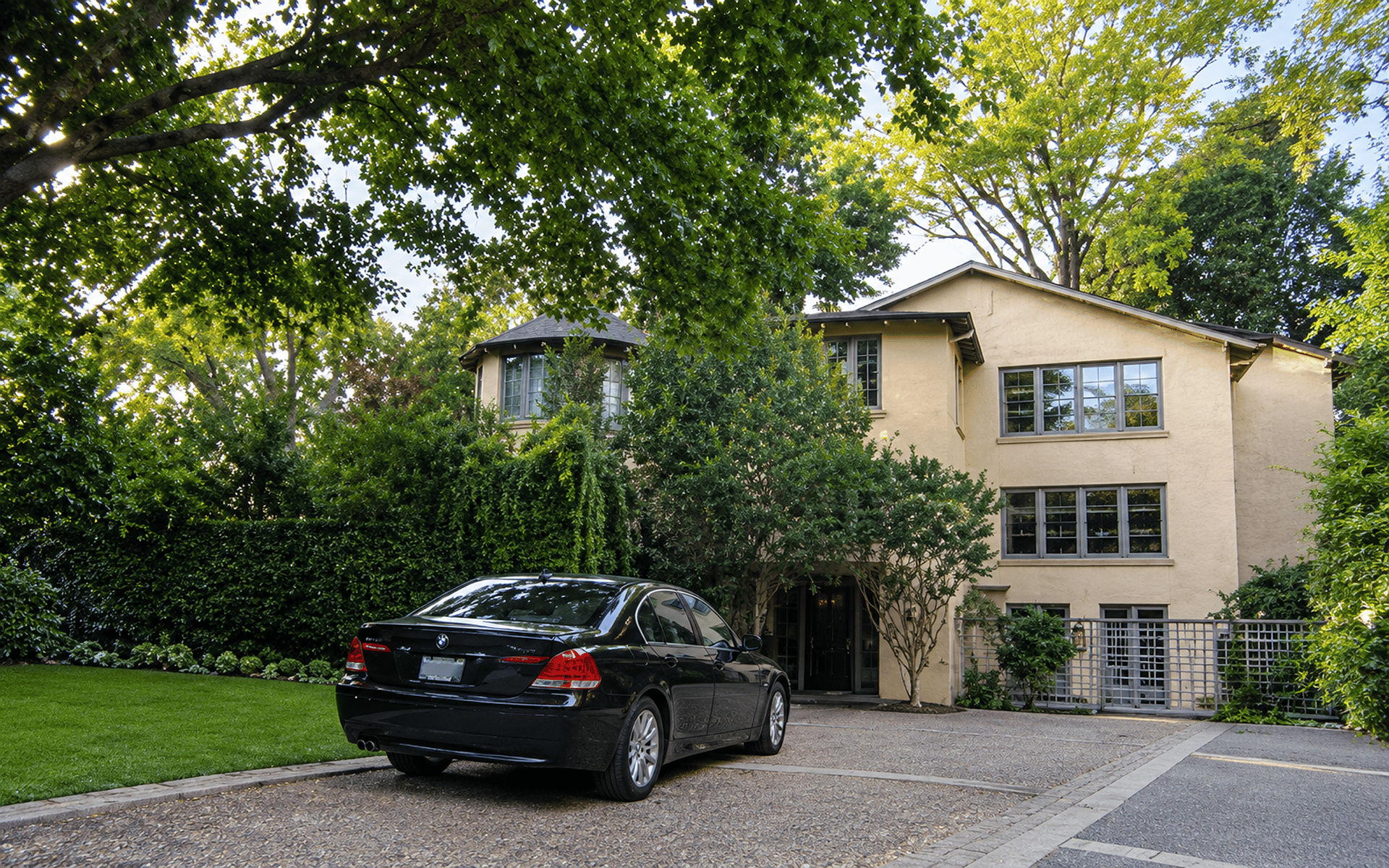 602 Lonsdale Rd