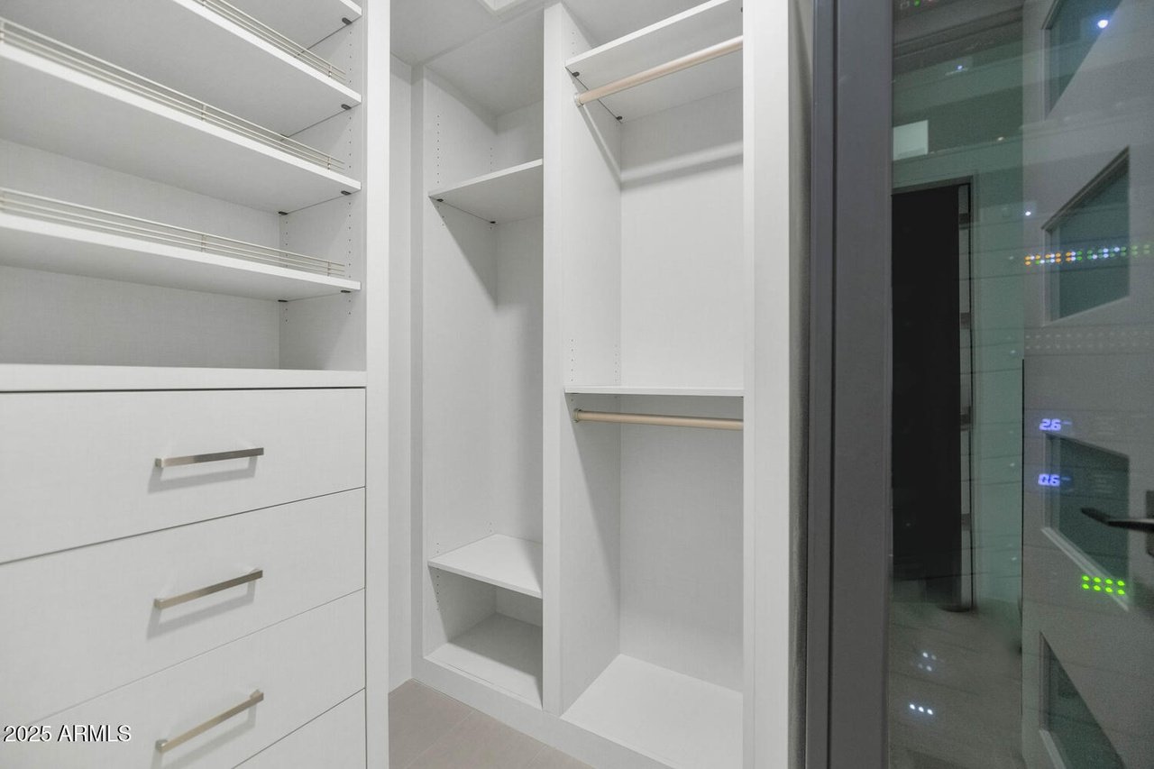 6587 N Palmeraie Blvd, #2007