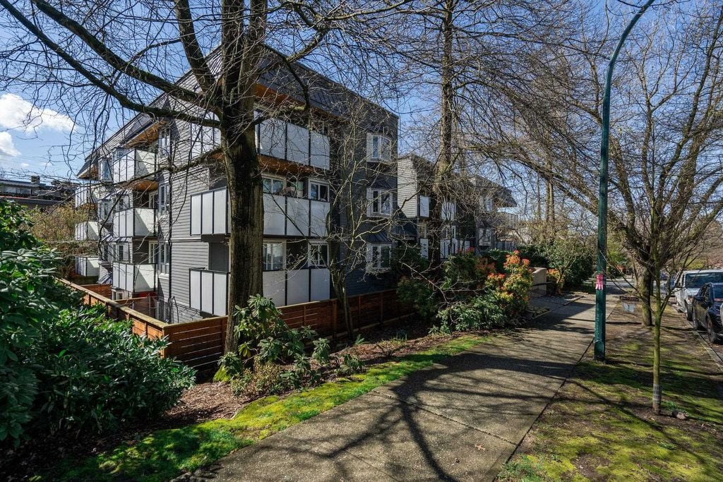 2328 Oxford St, #204