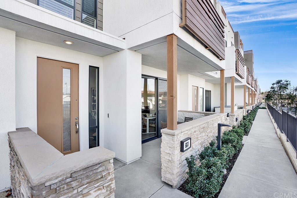 661 W 17th St, Unit 19