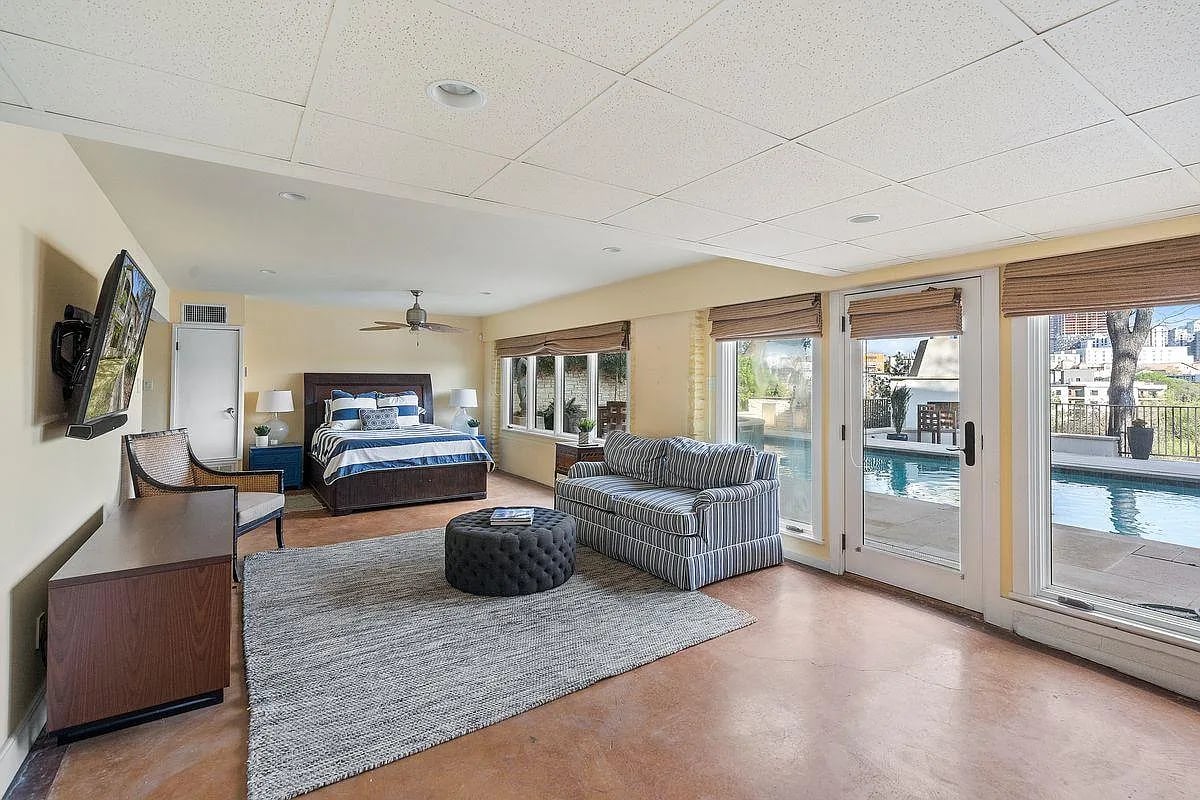 2409 Pemberton Pl