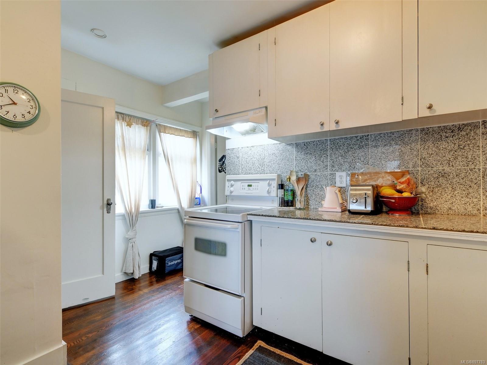 1613 Hollywood Pl