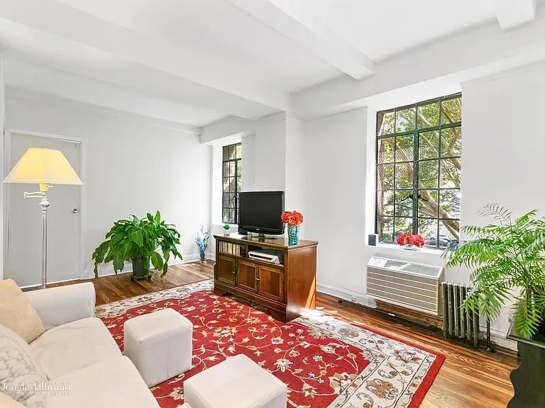 320 East 42nd Street 501