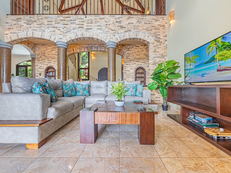 Villa Pacifica: Luxury Oceanview Retreat Steps from the Beach