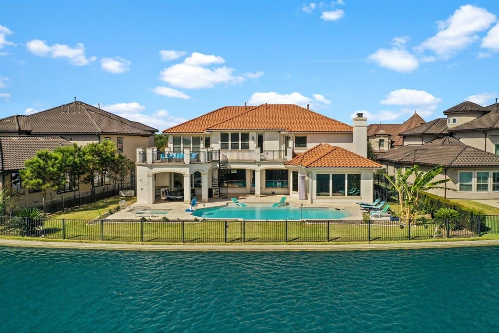 123 Walton Water Way Ln