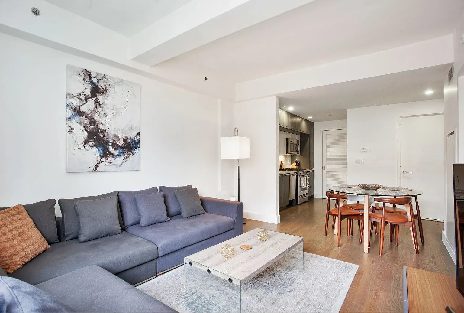 432 W 52nd St #5F