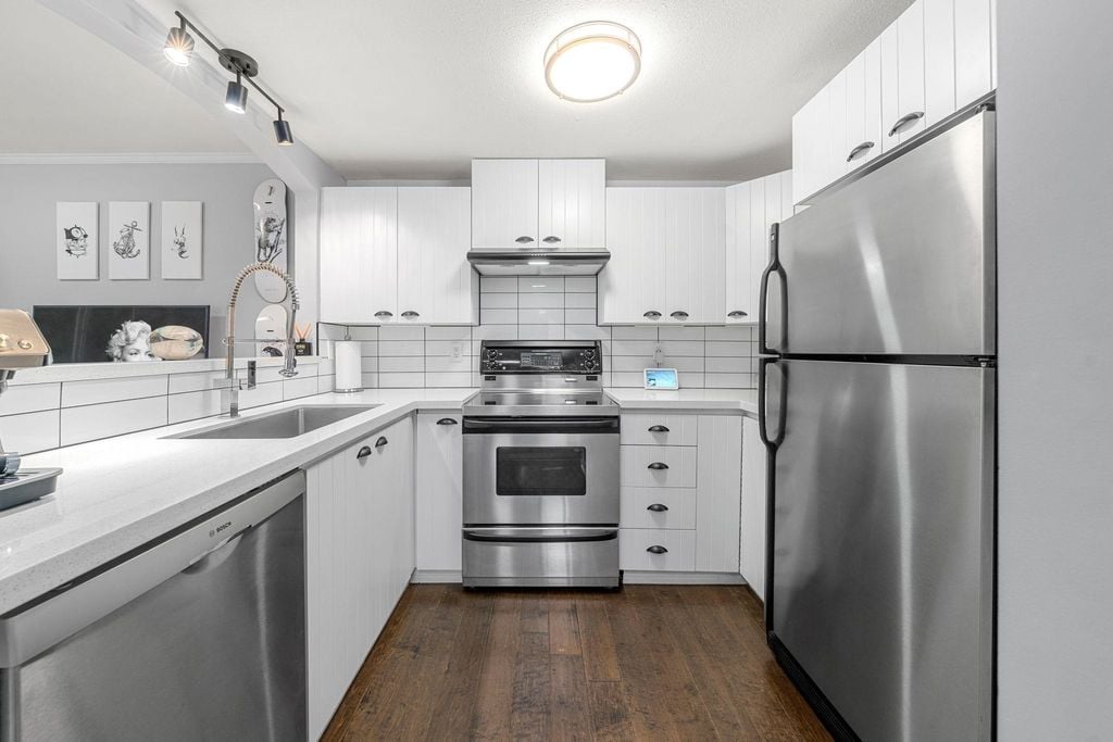 995 Lynn Valley Rd, #3