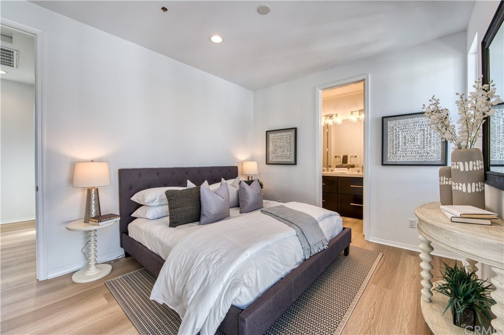 20452 Santa Ana Ave, Unit 6