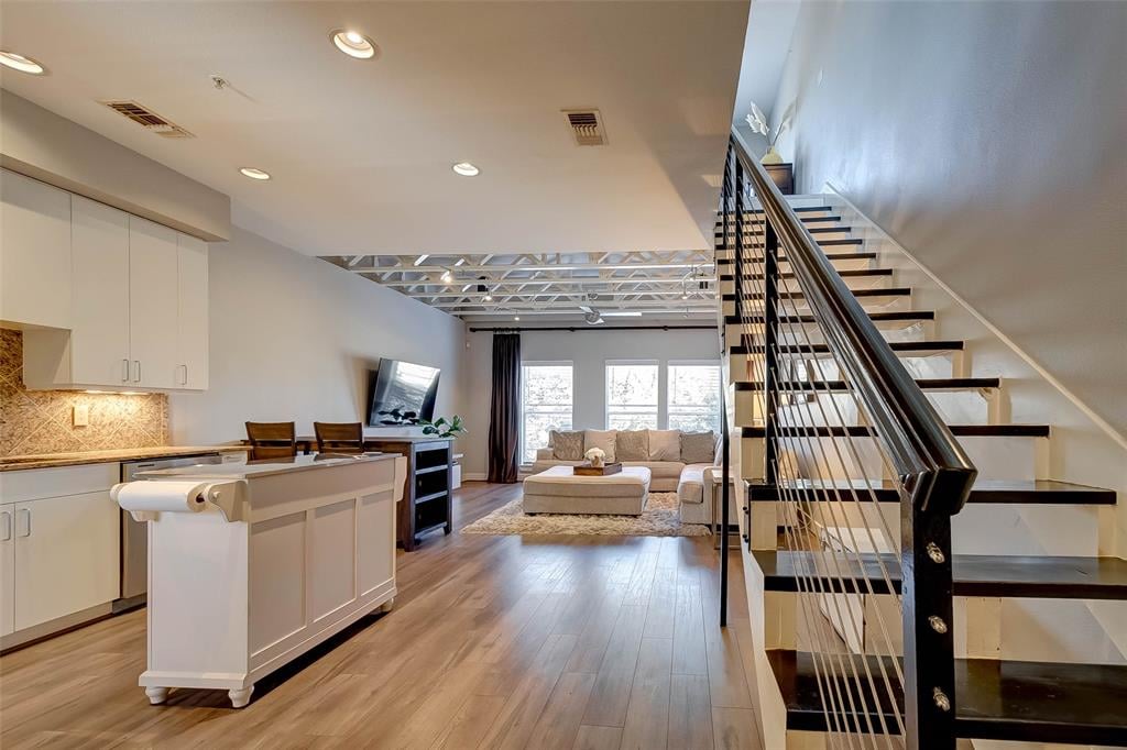 1616 Elgin , #11