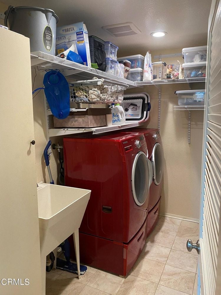 1616 Granville Ave, Unit 205