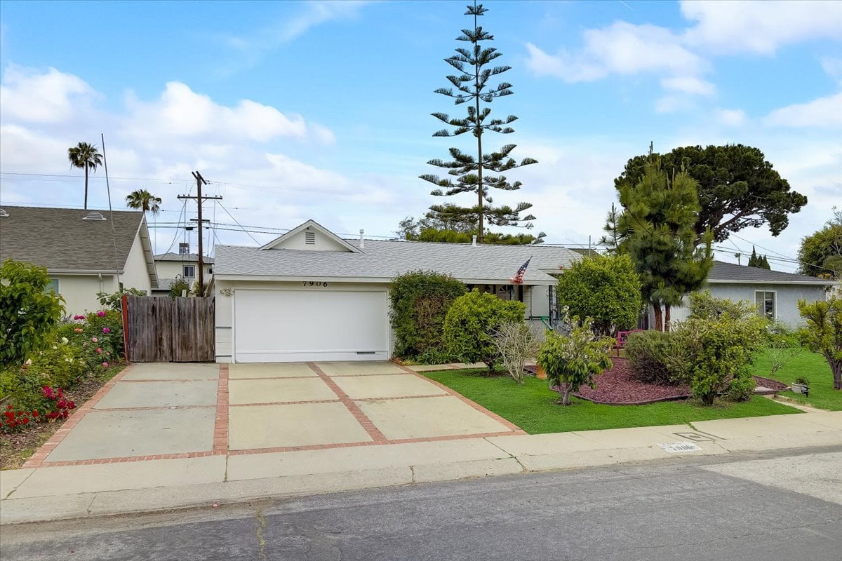 7906 Kittyhawk Ave