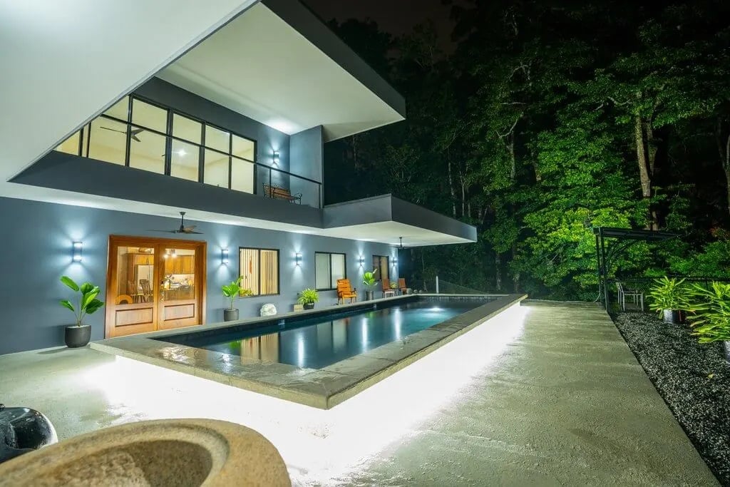 INTRODUCING VILLA CURA SOUL: AN IDYLLIC MODERN TROPICAL LUXURY RESIDENCE – 0.28 ACRES