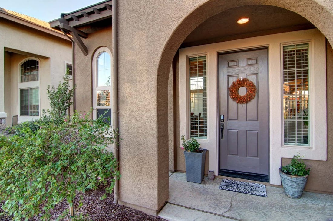 Gorgeous Lincoln 5 Bedroom Home for Sale!