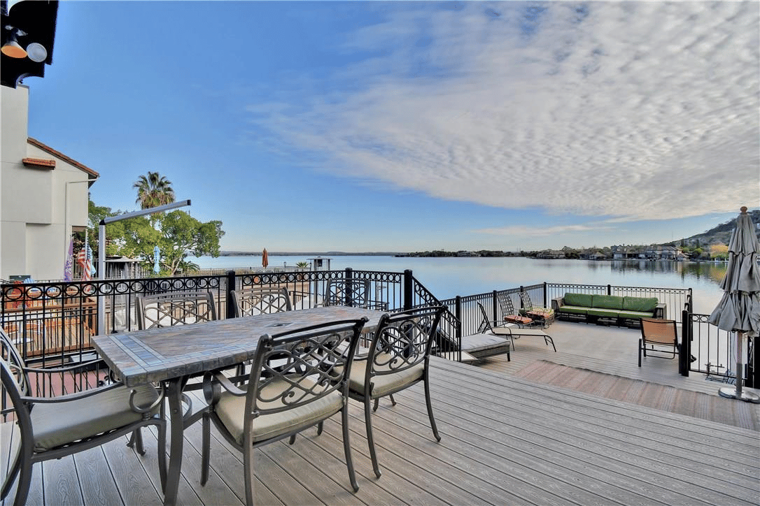 411 North Horseshoe Blvd