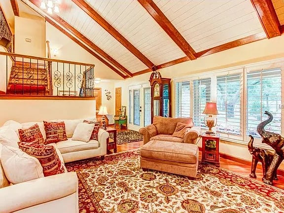 109 Water Oak Ln