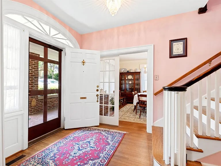 2112 Woodland Ave