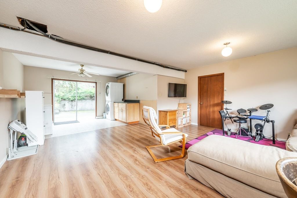 2332 Argyle Cres