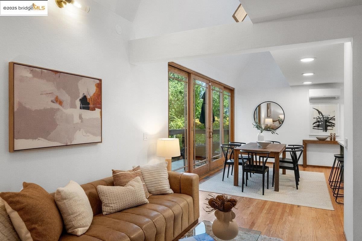 2112 Manzanita Dr