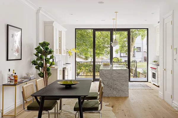 652B 1/2 Lafayette Avenue